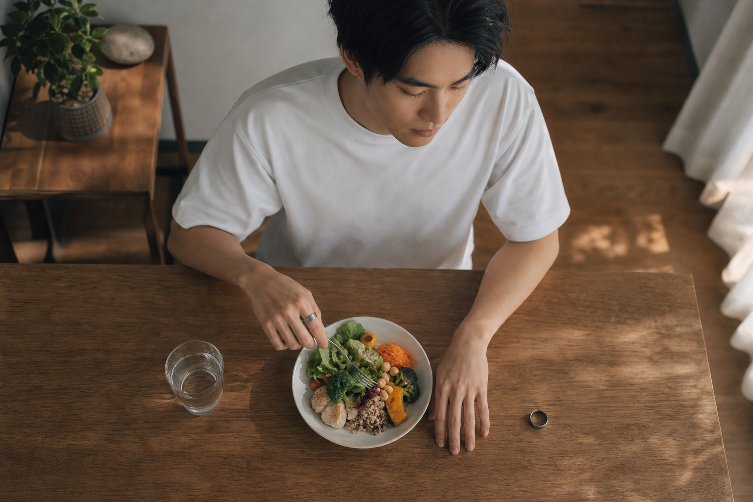 スマートリングと食事・水分管理のフラットレイ
