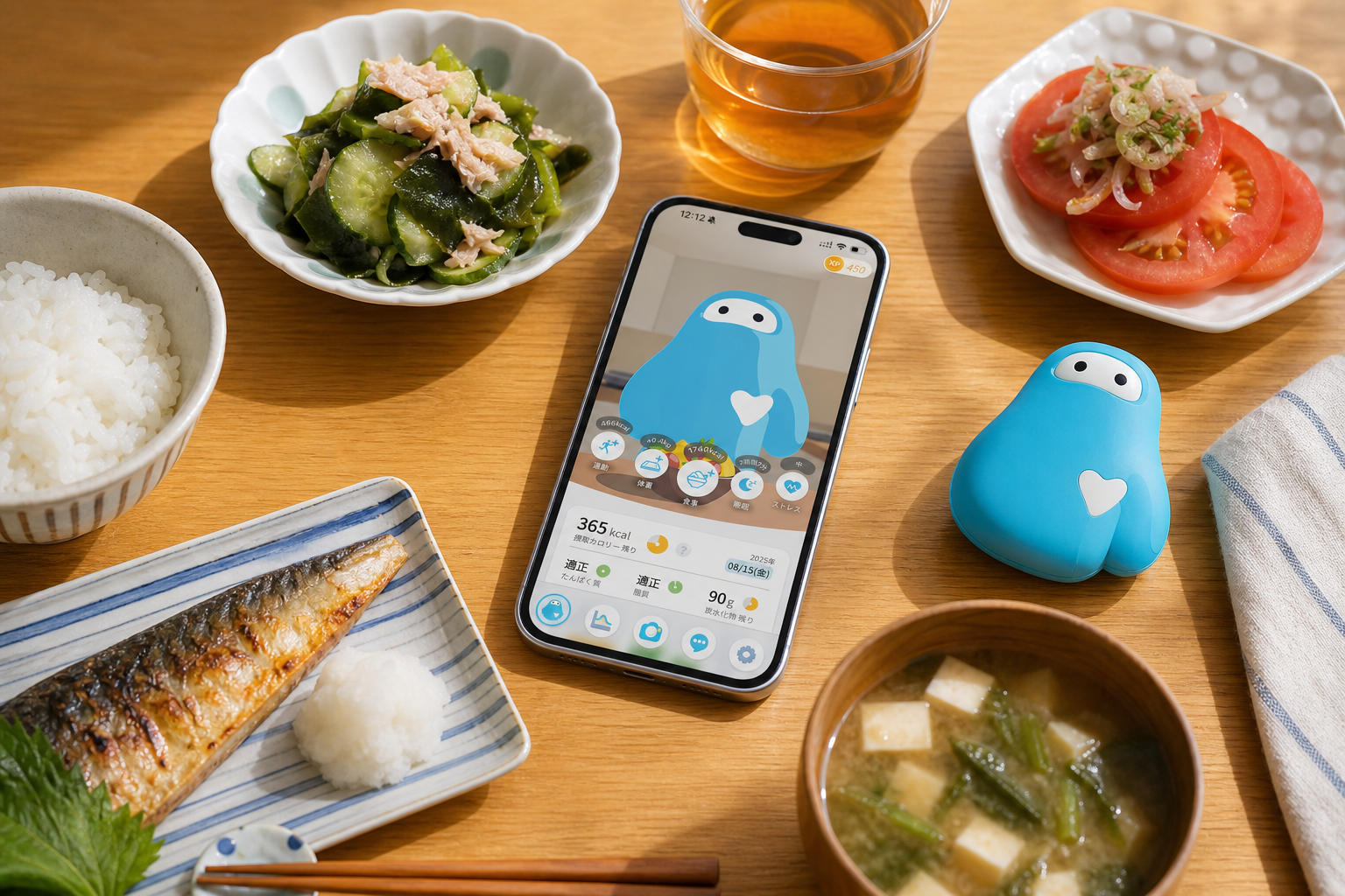 夏の食事とAI栄養解析アプリ画面の俯瞰フラットレイ
