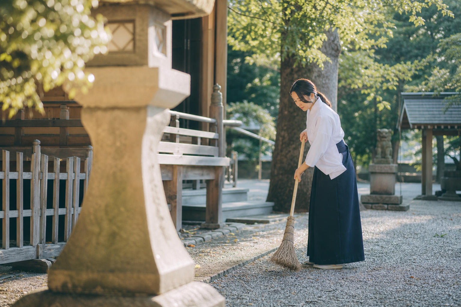 神社の業務を行う職員
